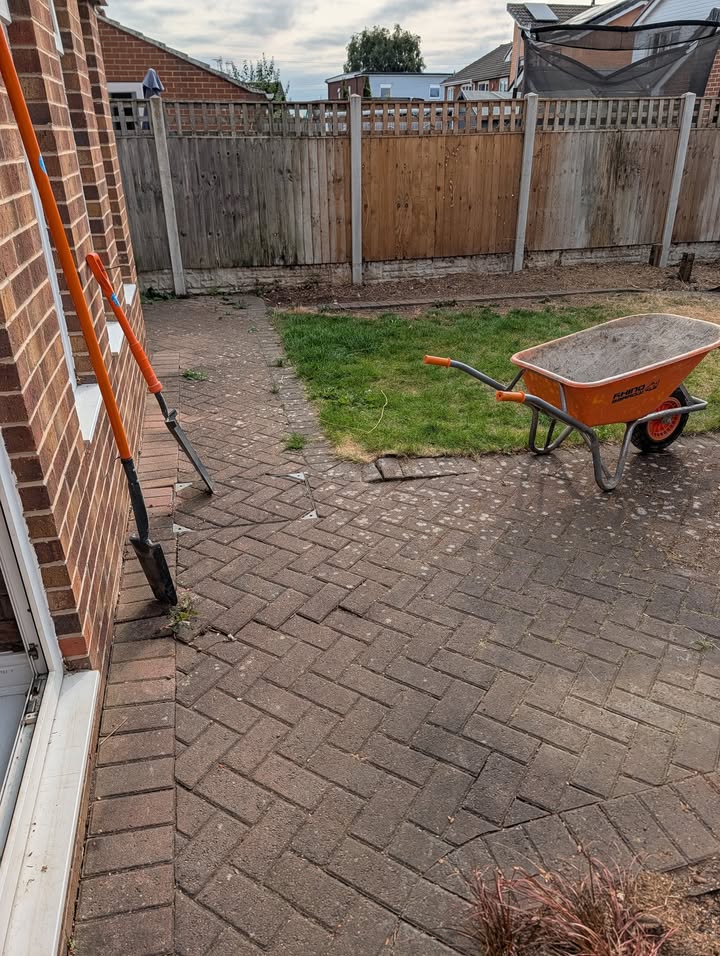 A young family had recently purchased their new home and wanted to transform the garden into a space they could really enjoy and make use of. 🌿🏡