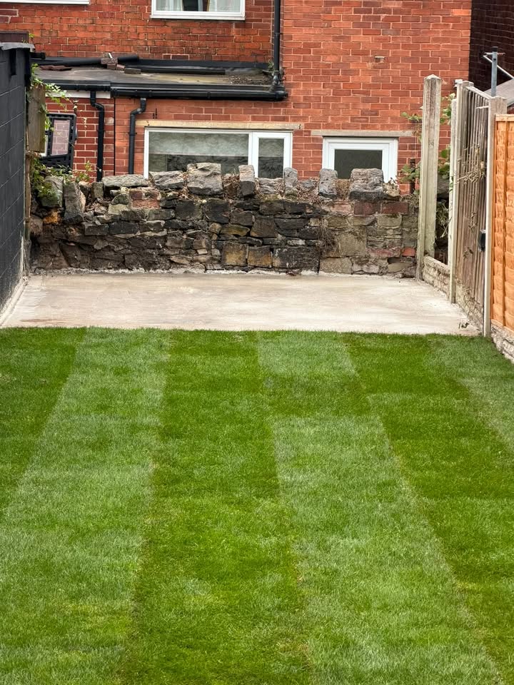 This garden was severely uneven and needed a lot of work to transform it into a practical, level and usable space. 🌿💪🏼